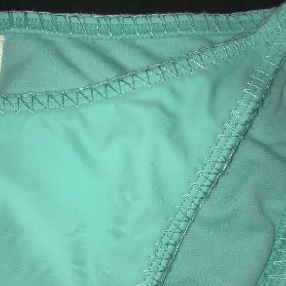 💥 Last Chance! NWOT Bikini Bottom w. Ruffle Side - Picture 4 of 6